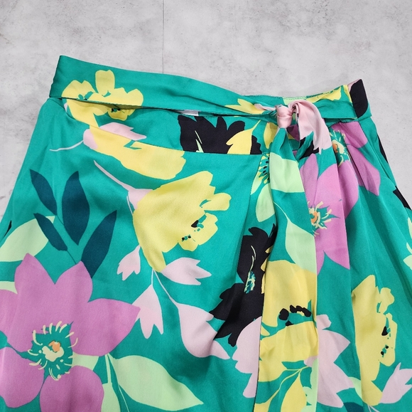 Kelly Renee  Wrap Skirt Sz SP Small Petite Floral Midi Back Zip Hook Festive - Picture 3 of 7